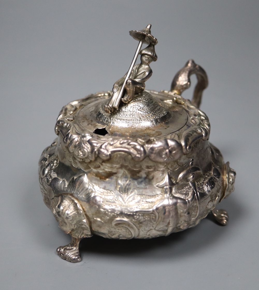 An early Victorian silver chinoiserie decorated mustard pot, IMW, London, 1843, height 10cm, gross 7.5oz(a.f.).